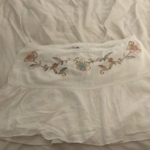 Small white skirt with embroidered flowers, like new